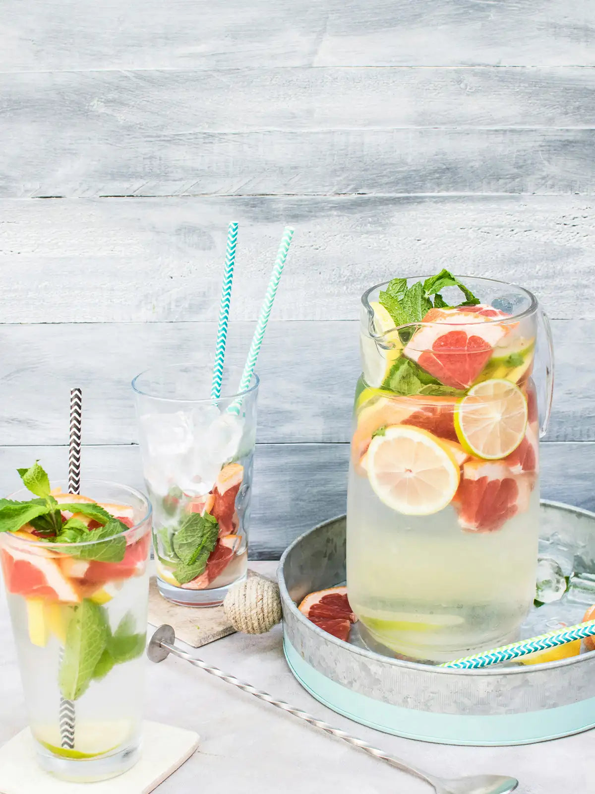 sparkling water drinks of three cup